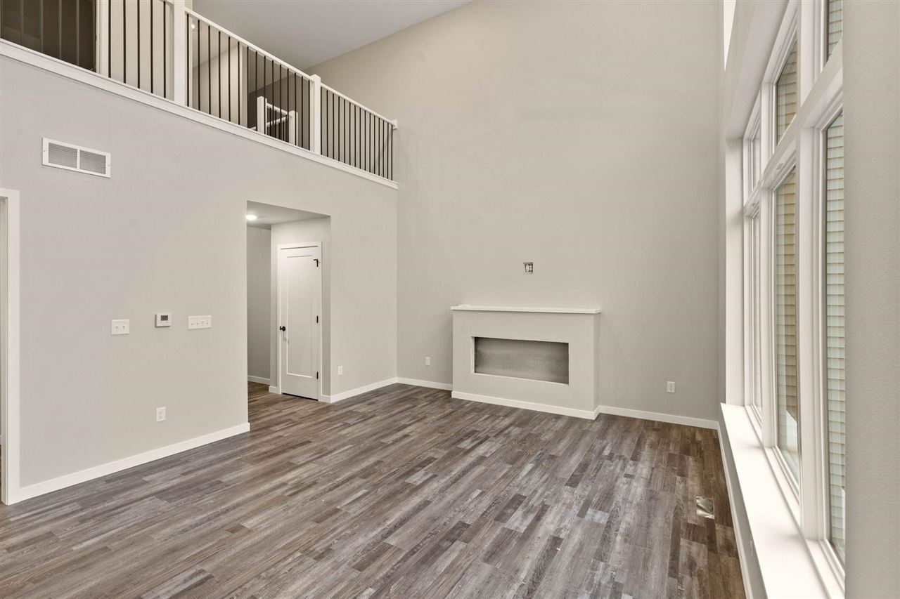 1185 Ivy Ln