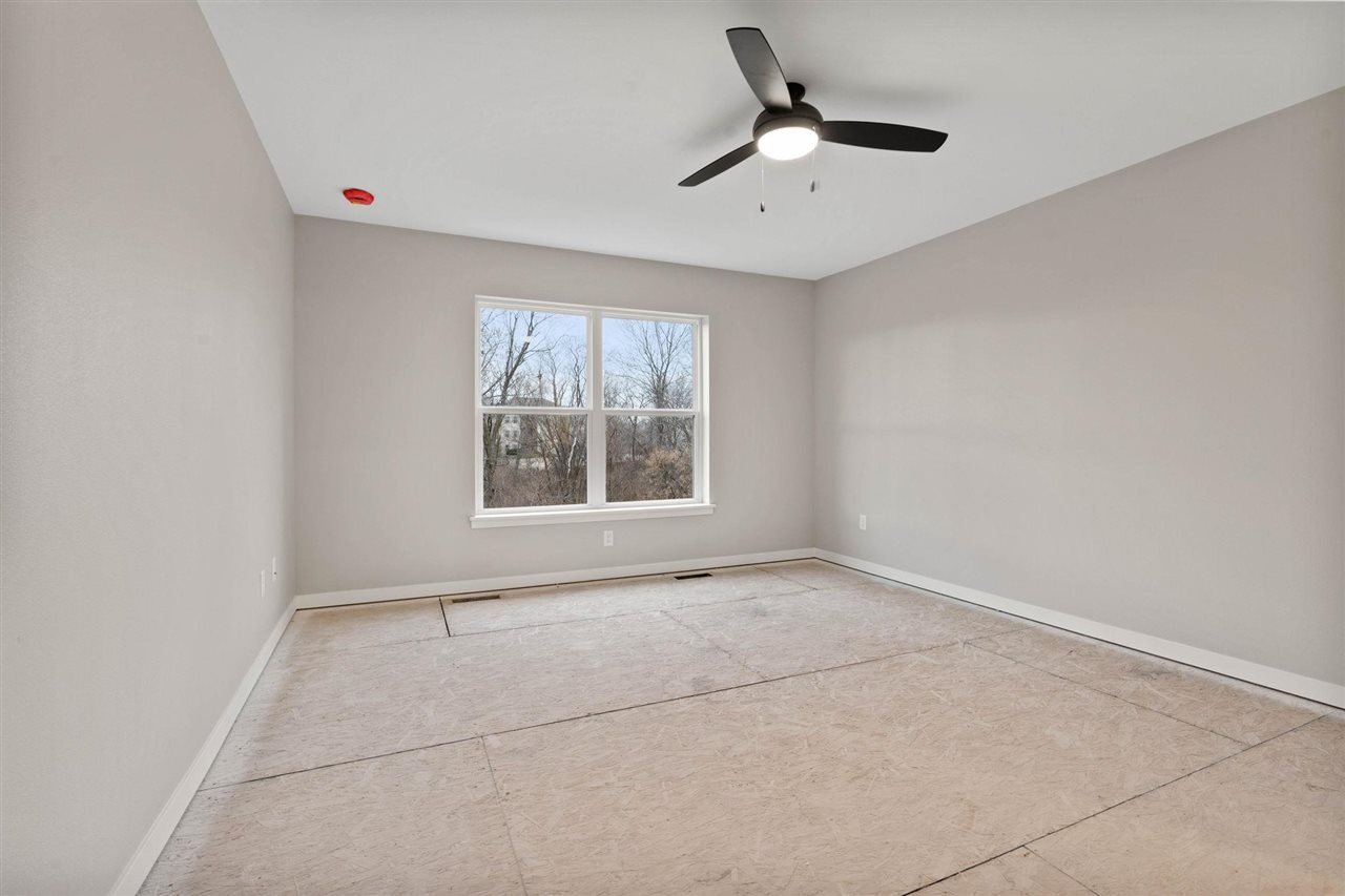 1185 Ivy Ln