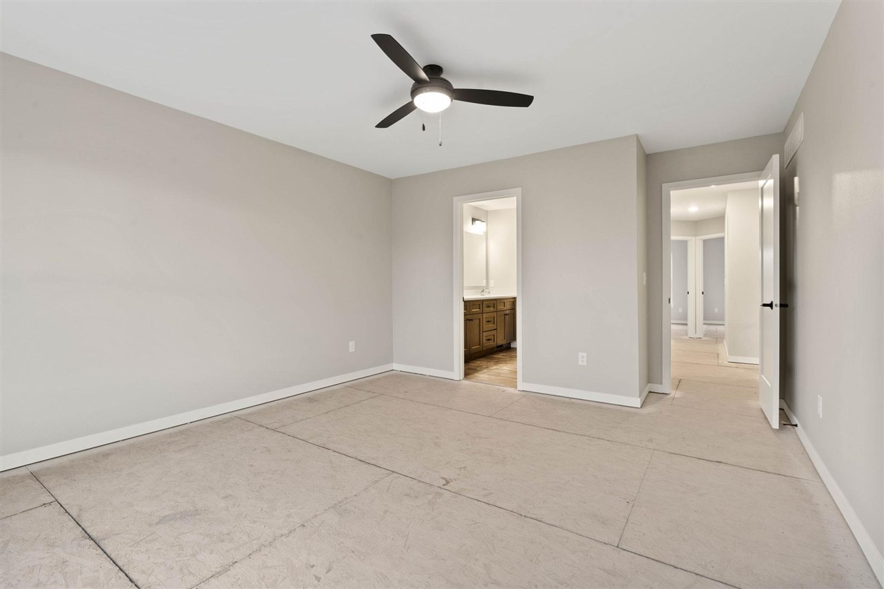 1185 Ivy Ln