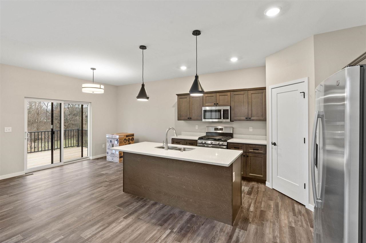 1185 Ivy Ln