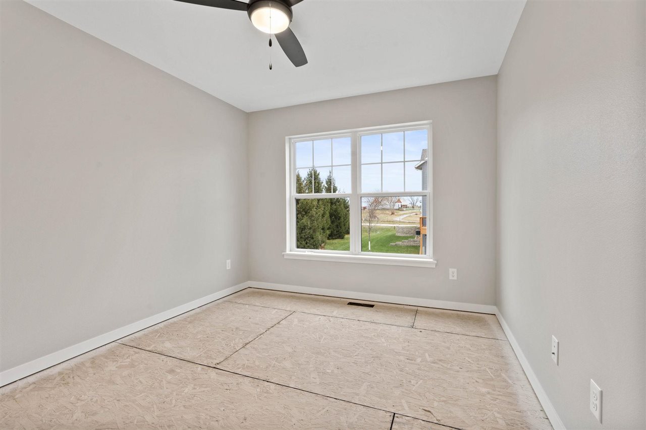 1185 Ivy Ln