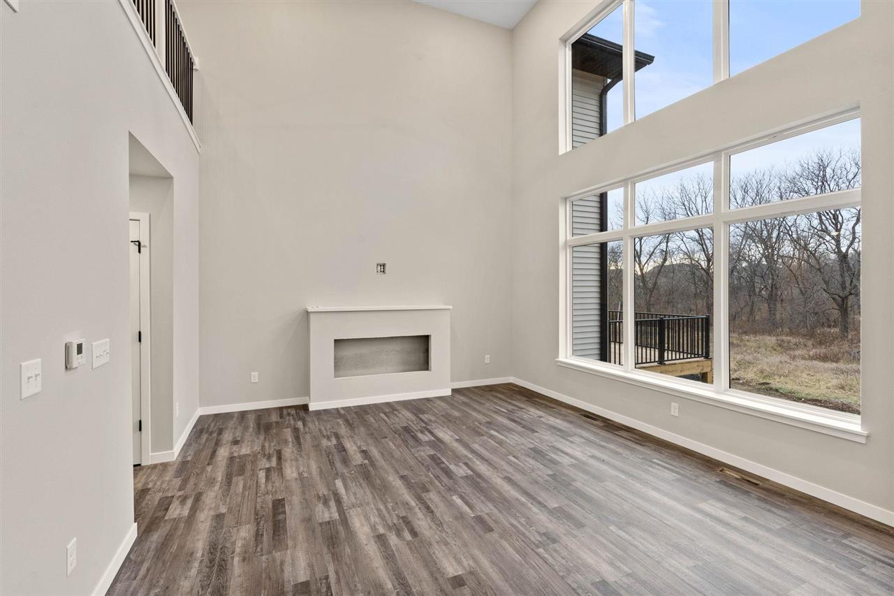 1185 Ivy Ln