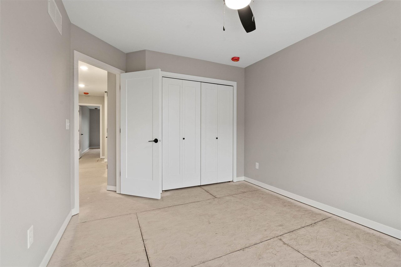 1185 Ivy Ln