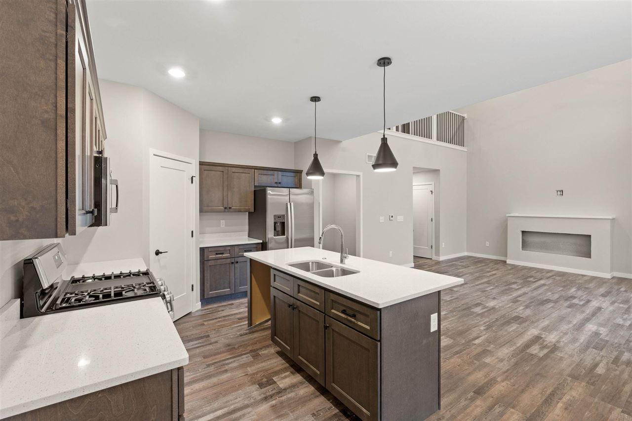 1185 Ivy Ln