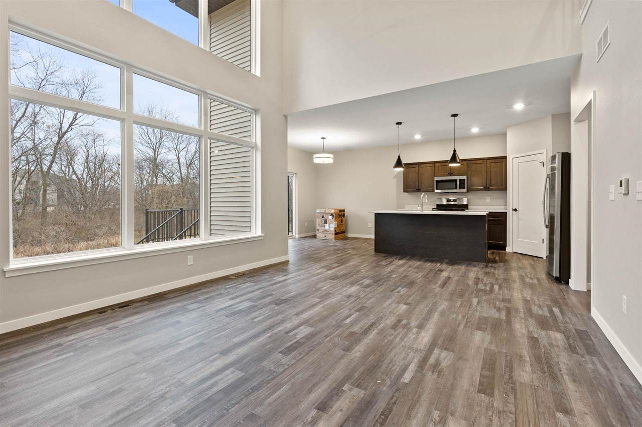 1185 Ivy Ln