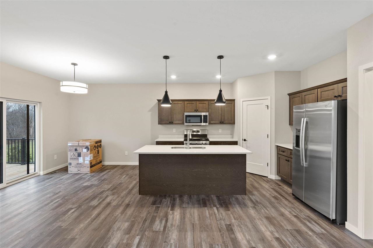 1185 Ivy Ln
