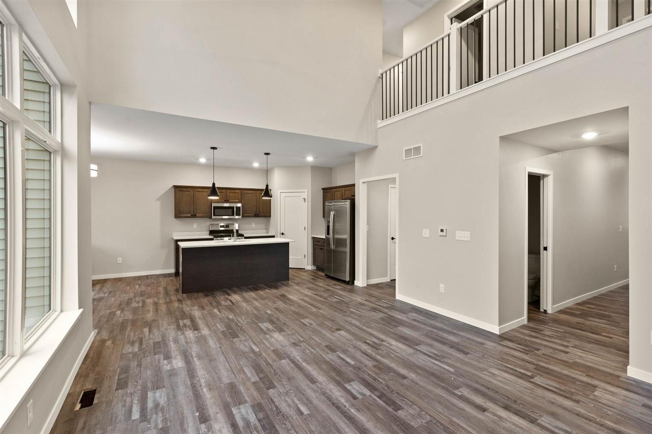 1185 Ivy Ln