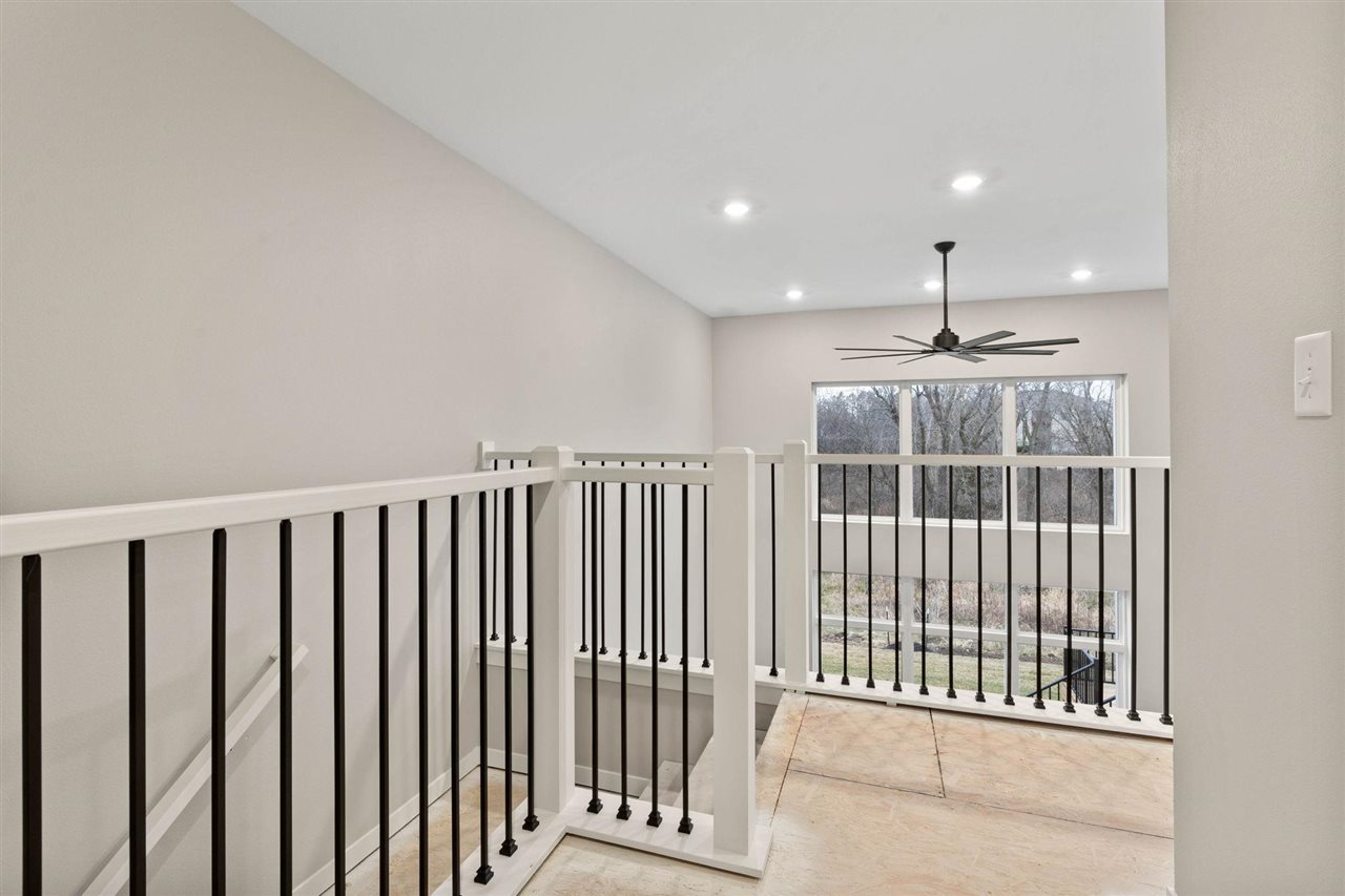 1185 Ivy Ln