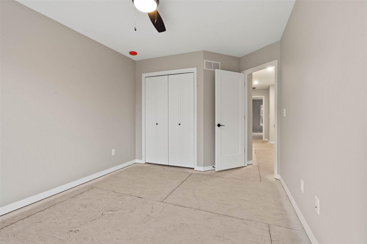 1185 Ivy Ln