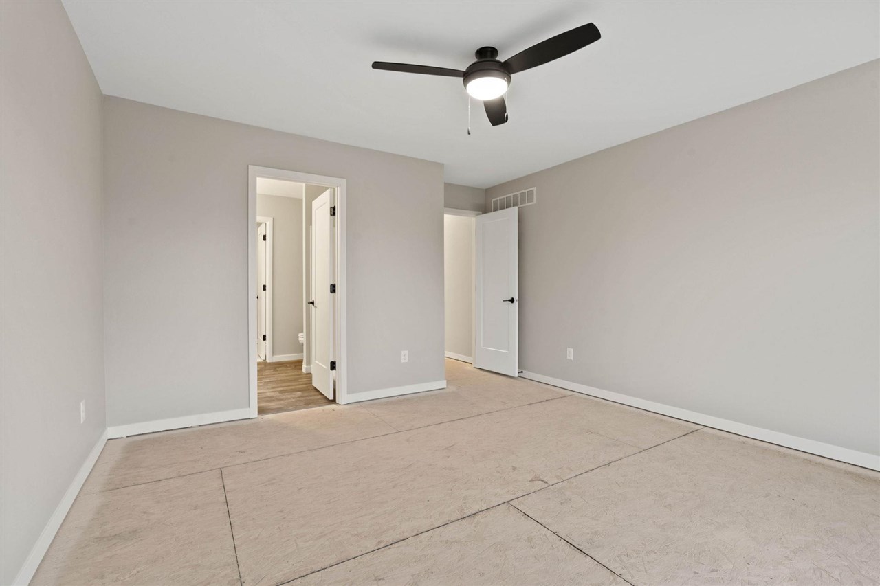 1185 Ivy Ln