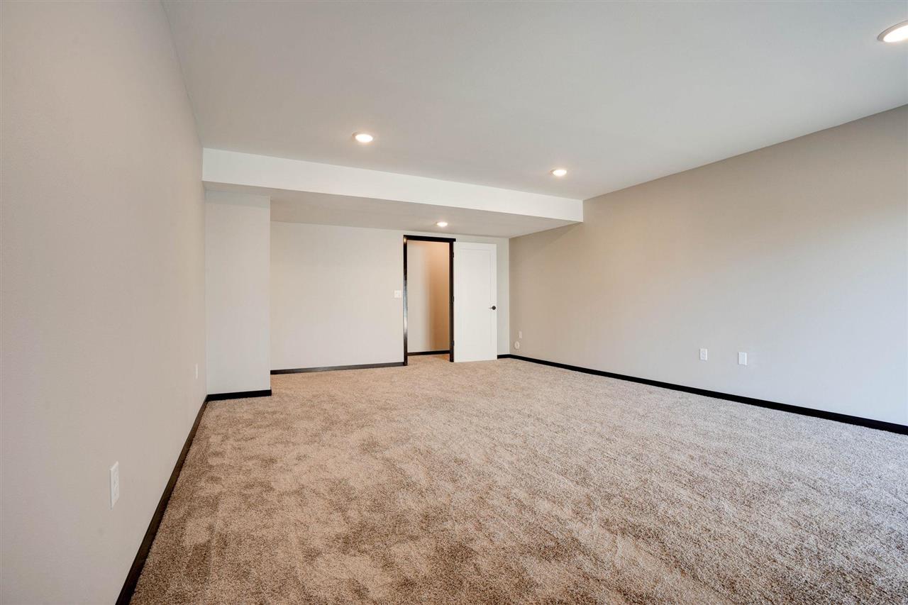 323 Elm St