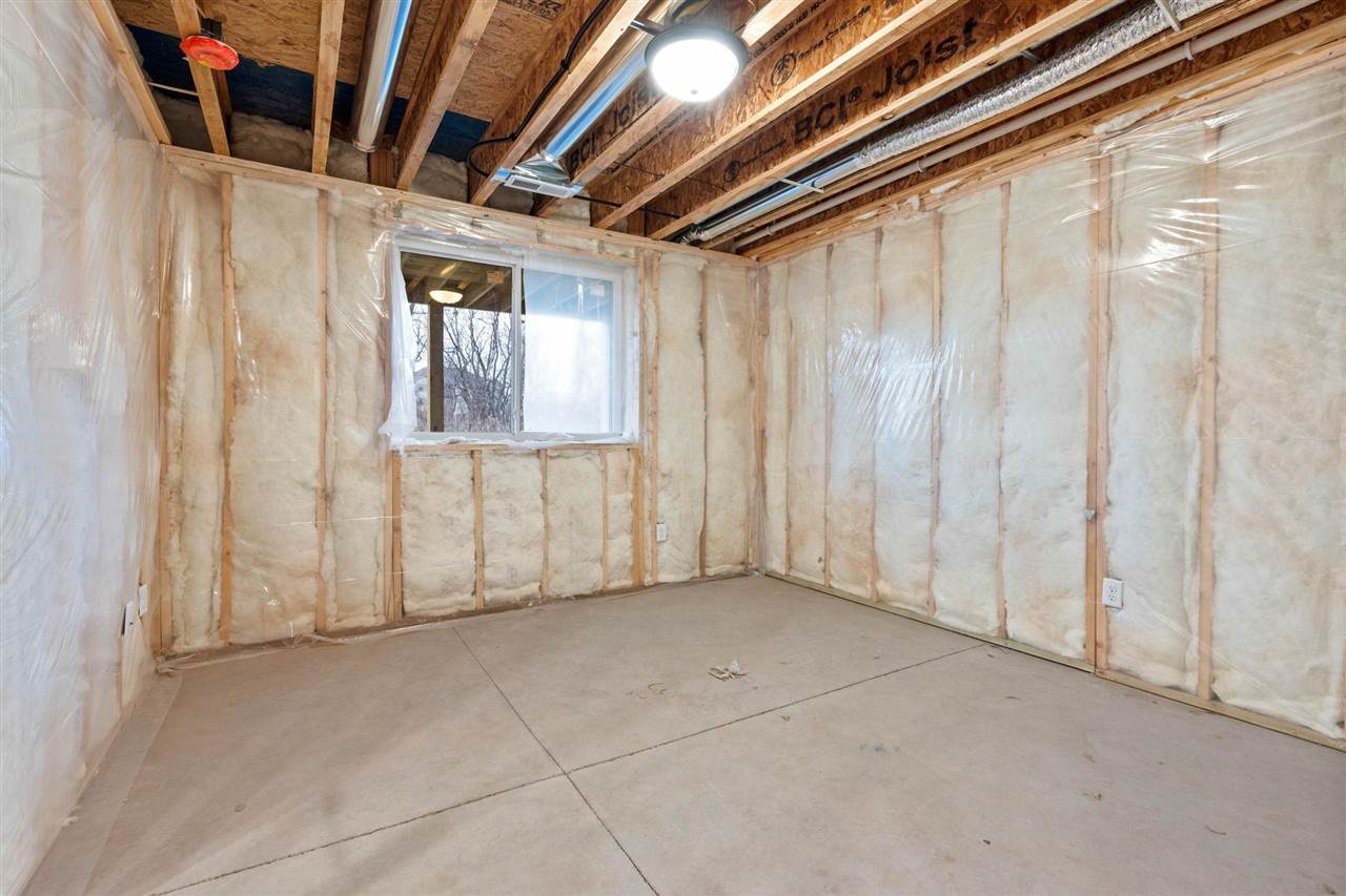 1115 Ivy Ln