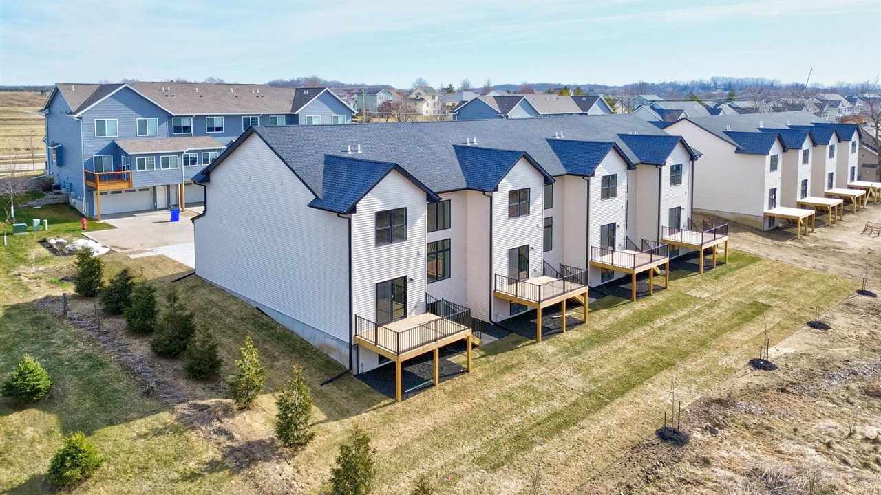 1115 Ivy Ln