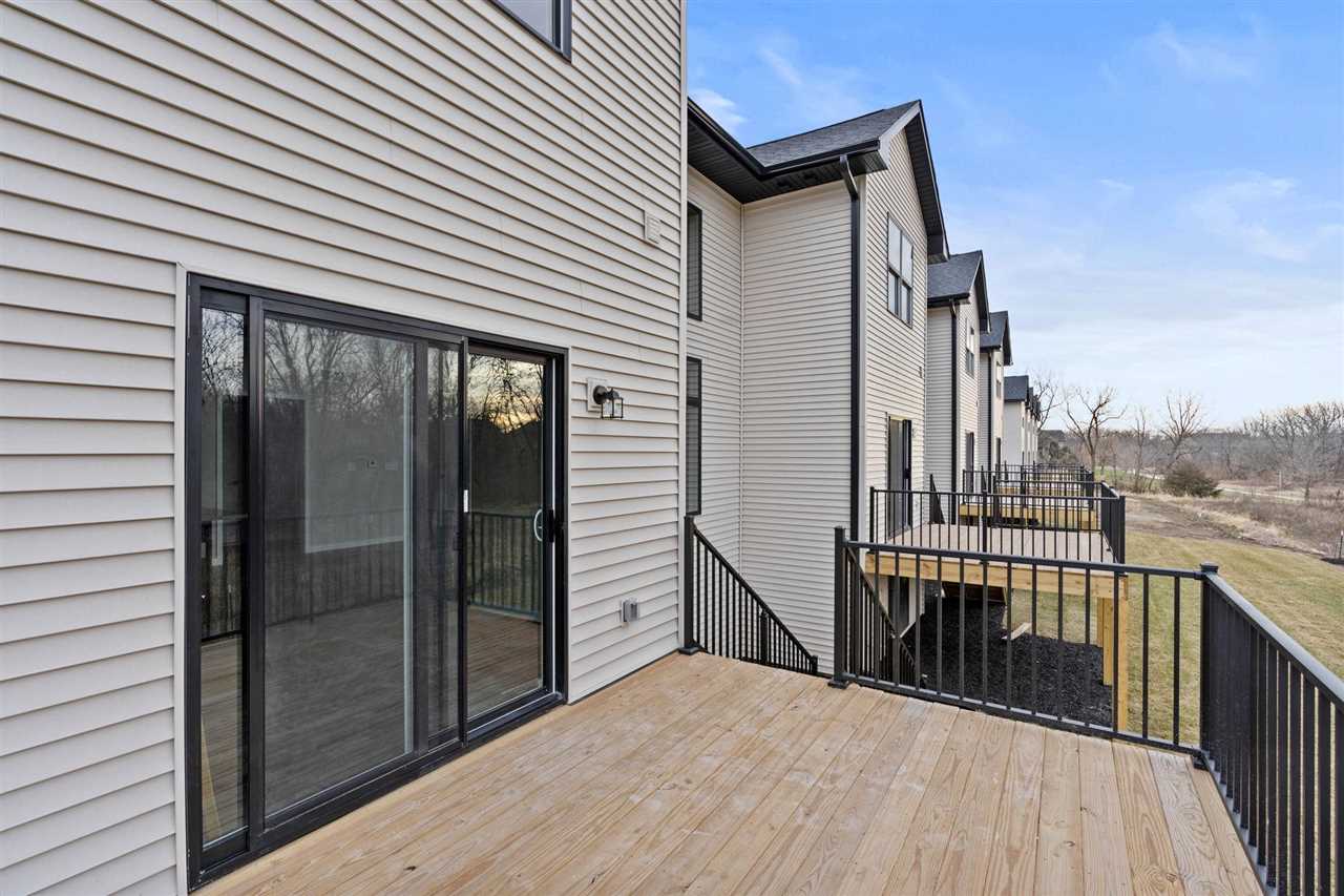 1115 Ivy Ln