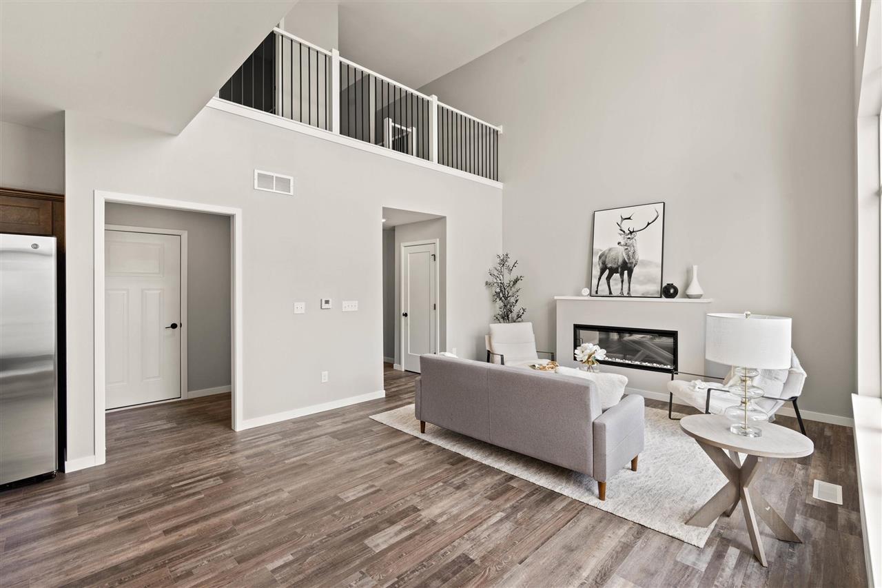 1115 Ivy Ln