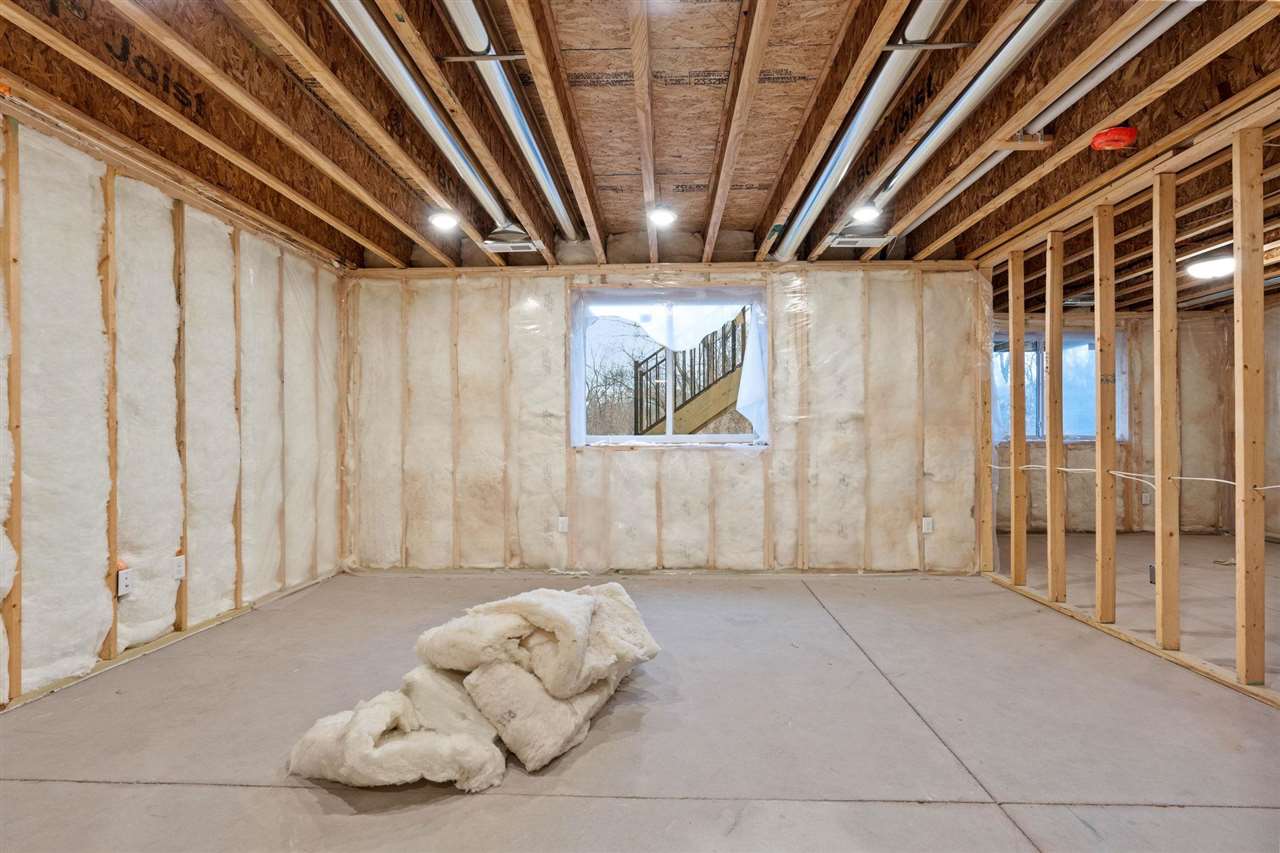 1115 Ivy Ln