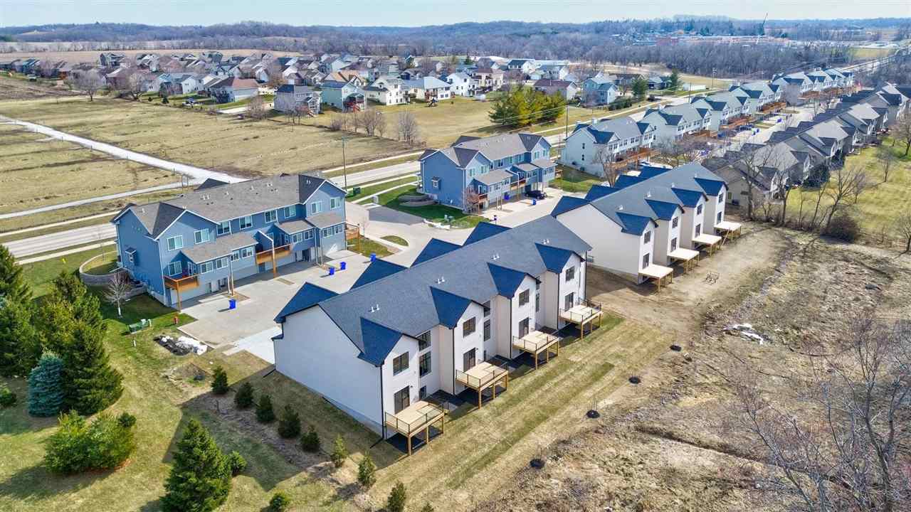 1115 Ivy Ln