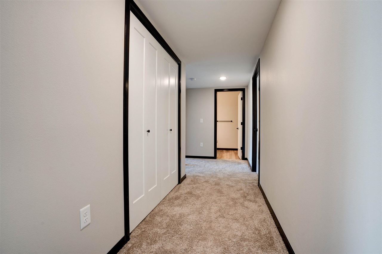 325 Elm St