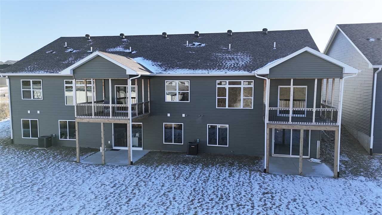 325 Elm St