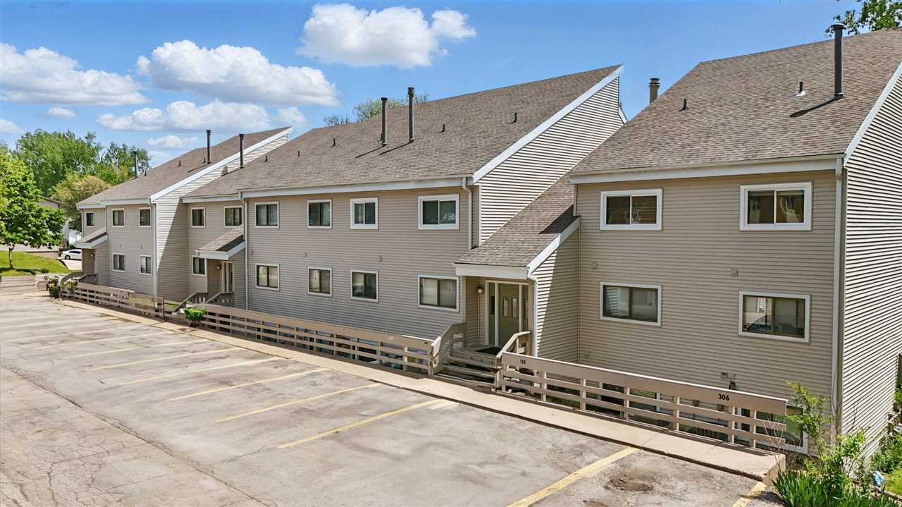 215 40th St Dr SE Unit: 304