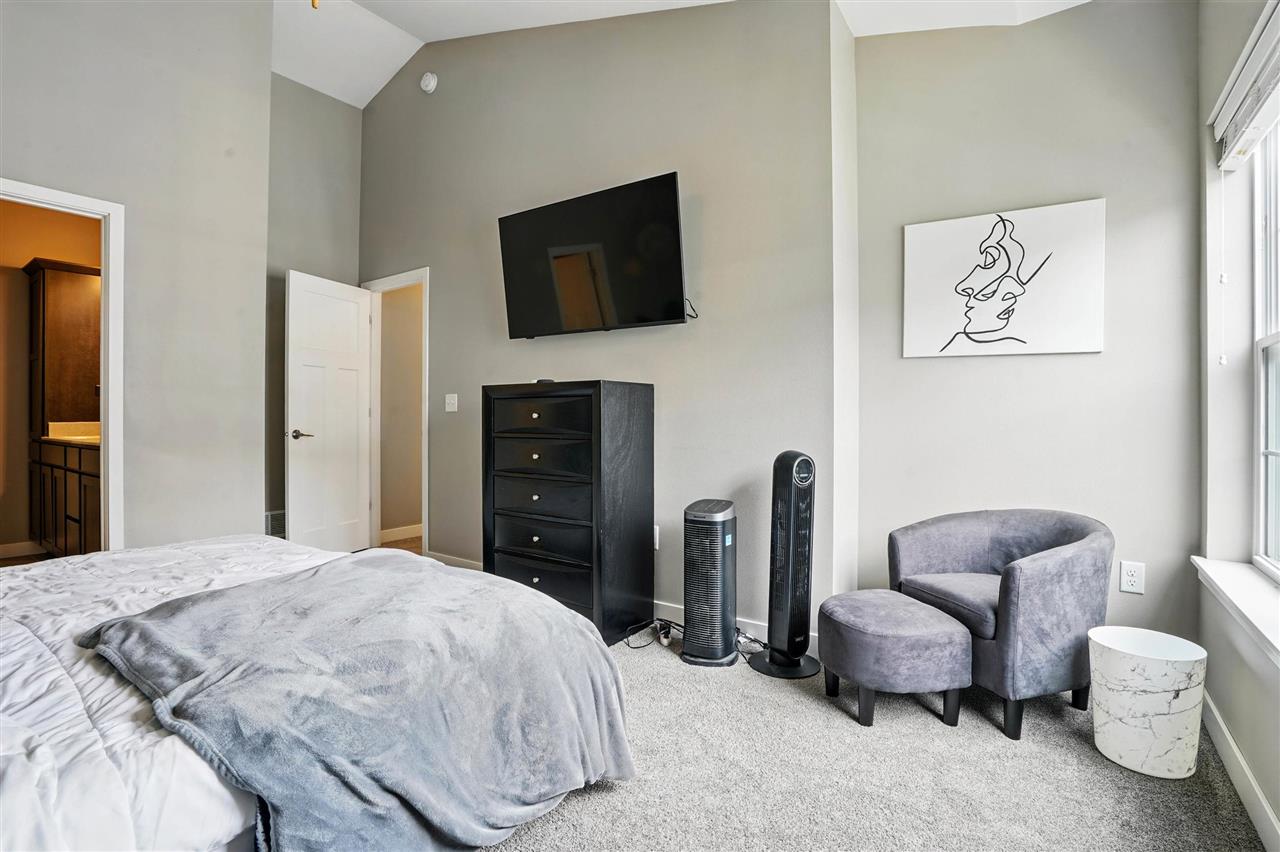 330 Clark Dr Unit: 2