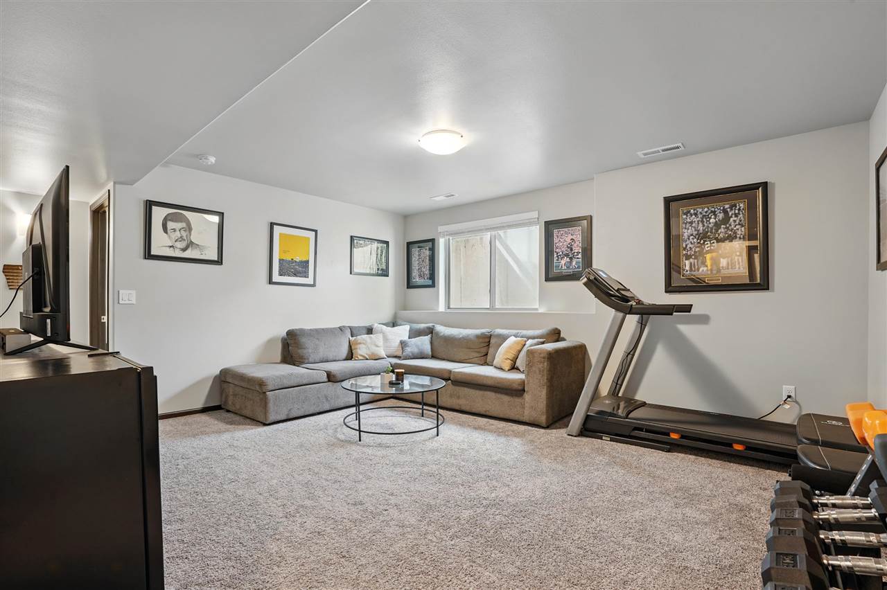 1175 Mary Ln