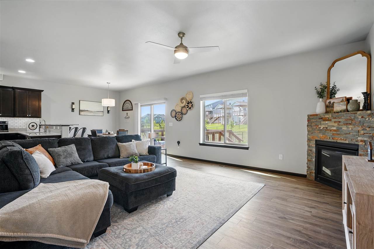 1175 Mary Ln