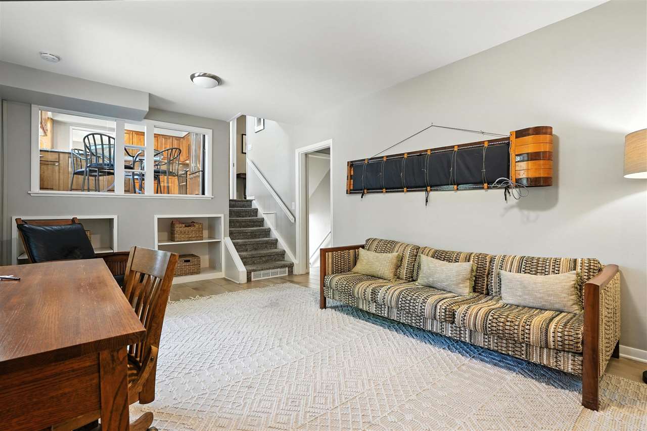 328 Highland Dr