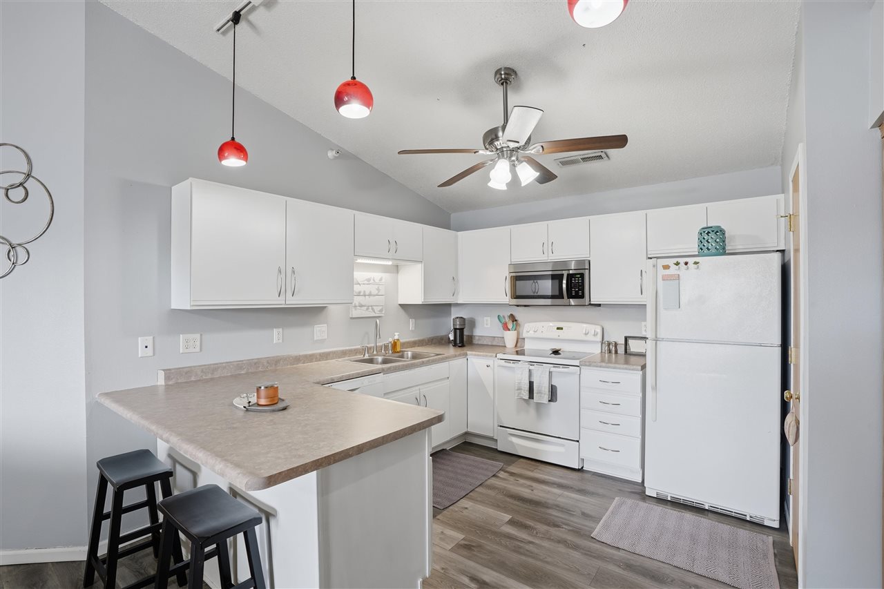 2824 Triple Crown Ln Unit: 9