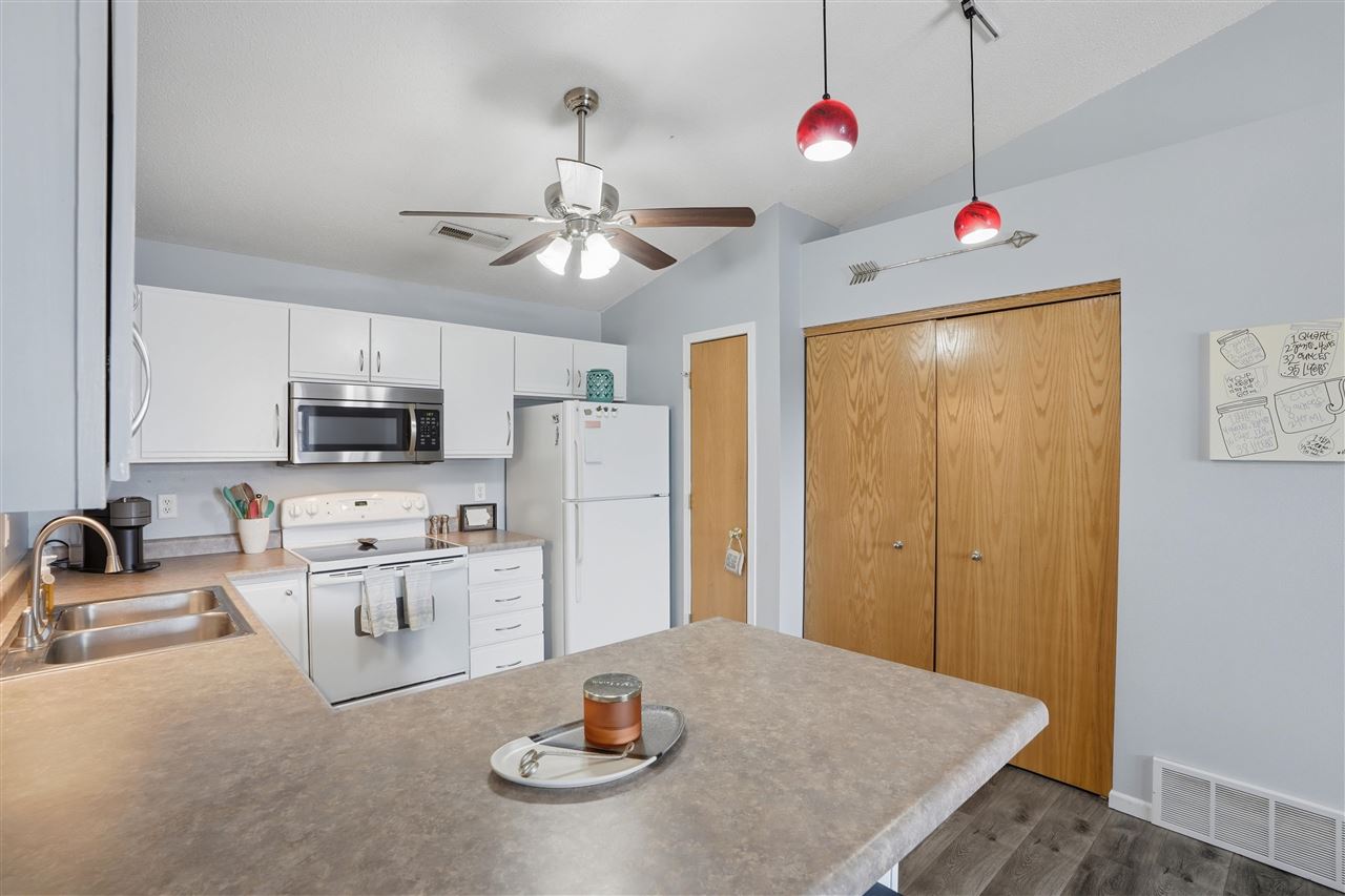 2824 Triple Crown Ln Unit: 9
