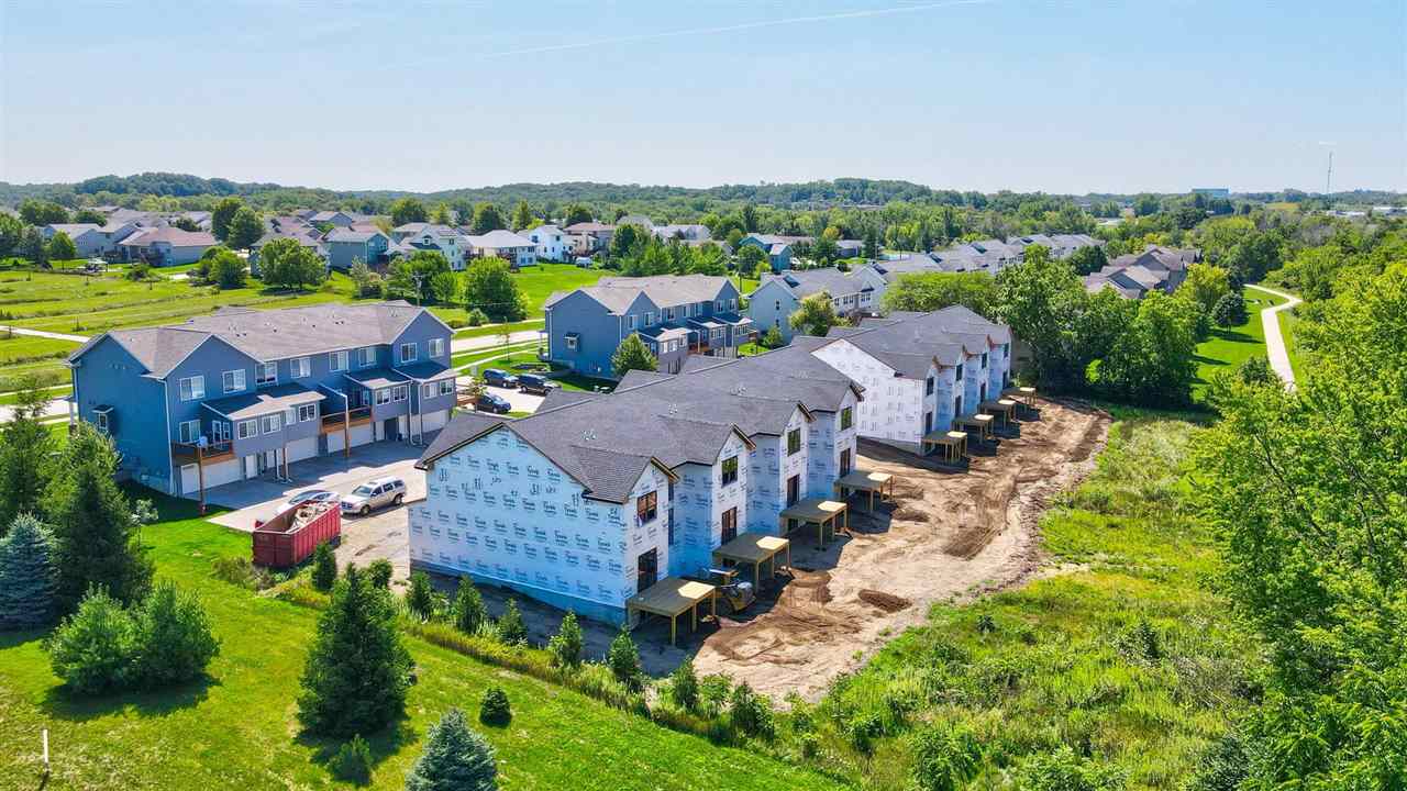 1115 Ivy Ln