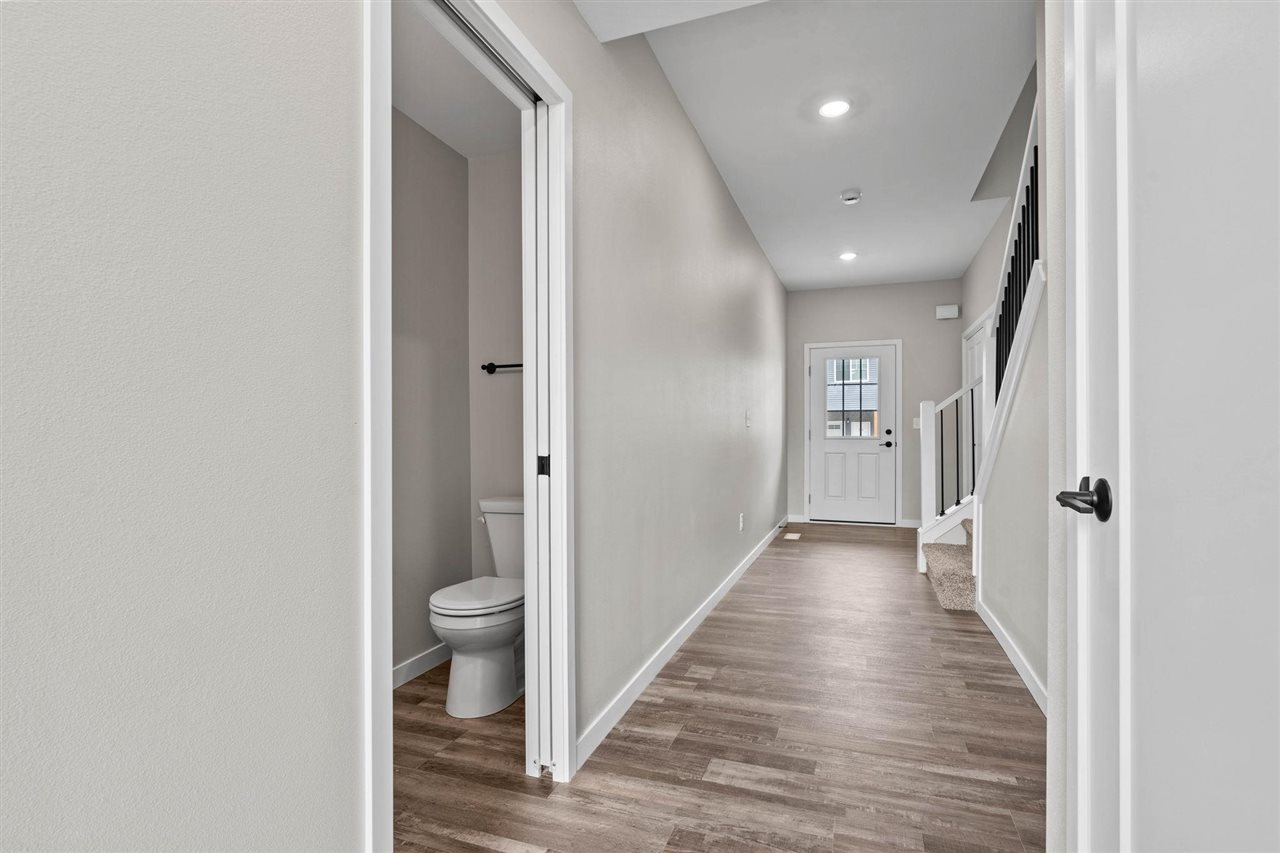 1115 Ivy Ln