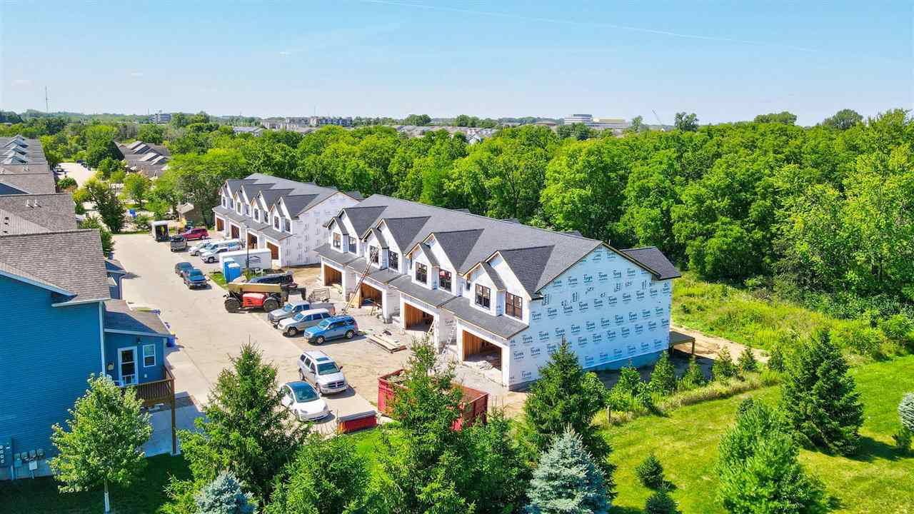 1115 Ivy Ln