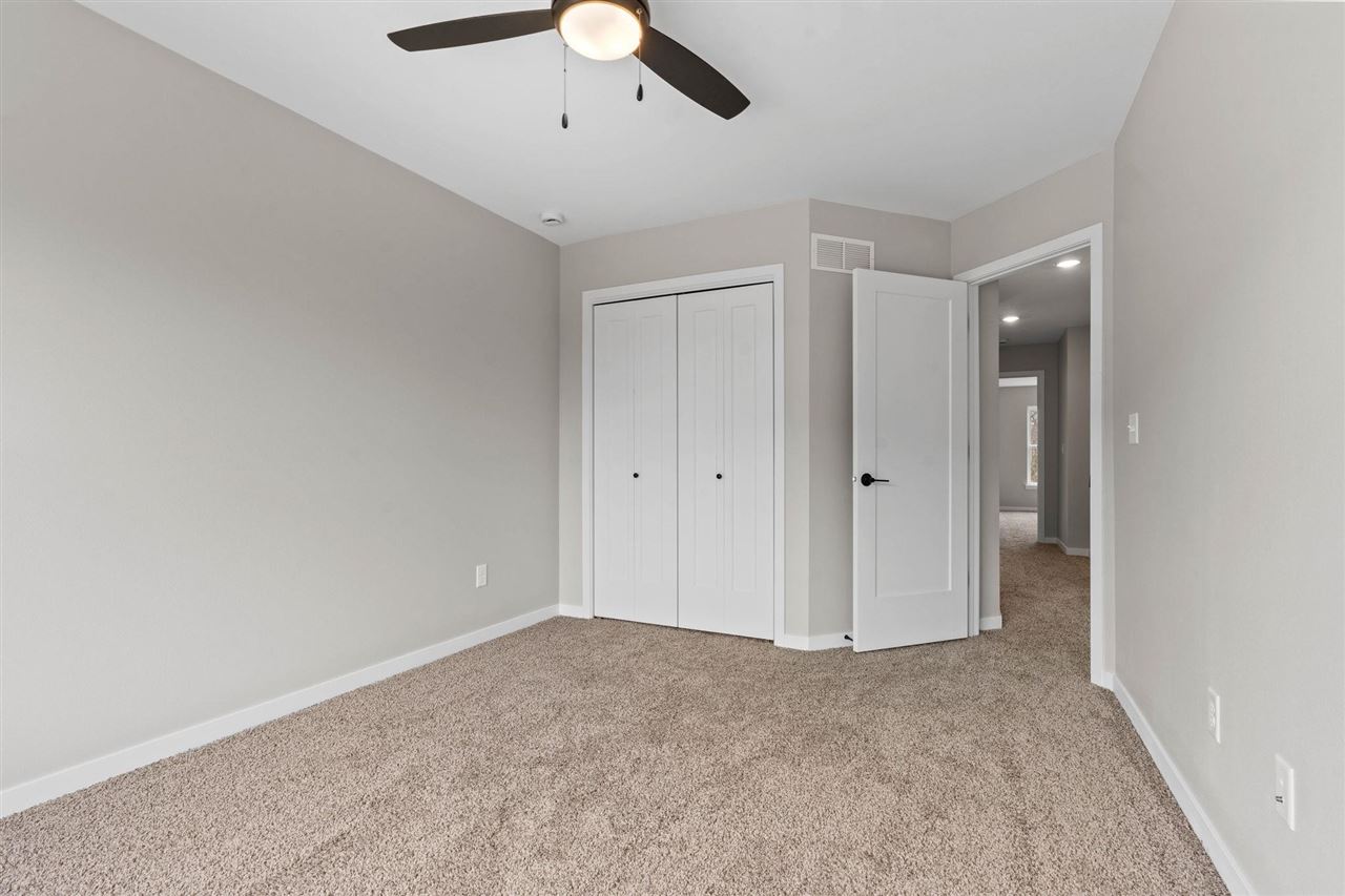 1115 Ivy Ln