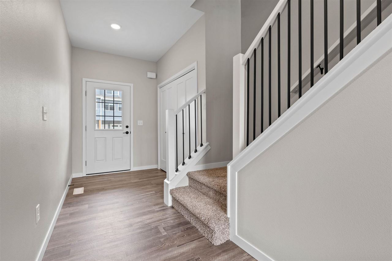 1115 Ivy Ln