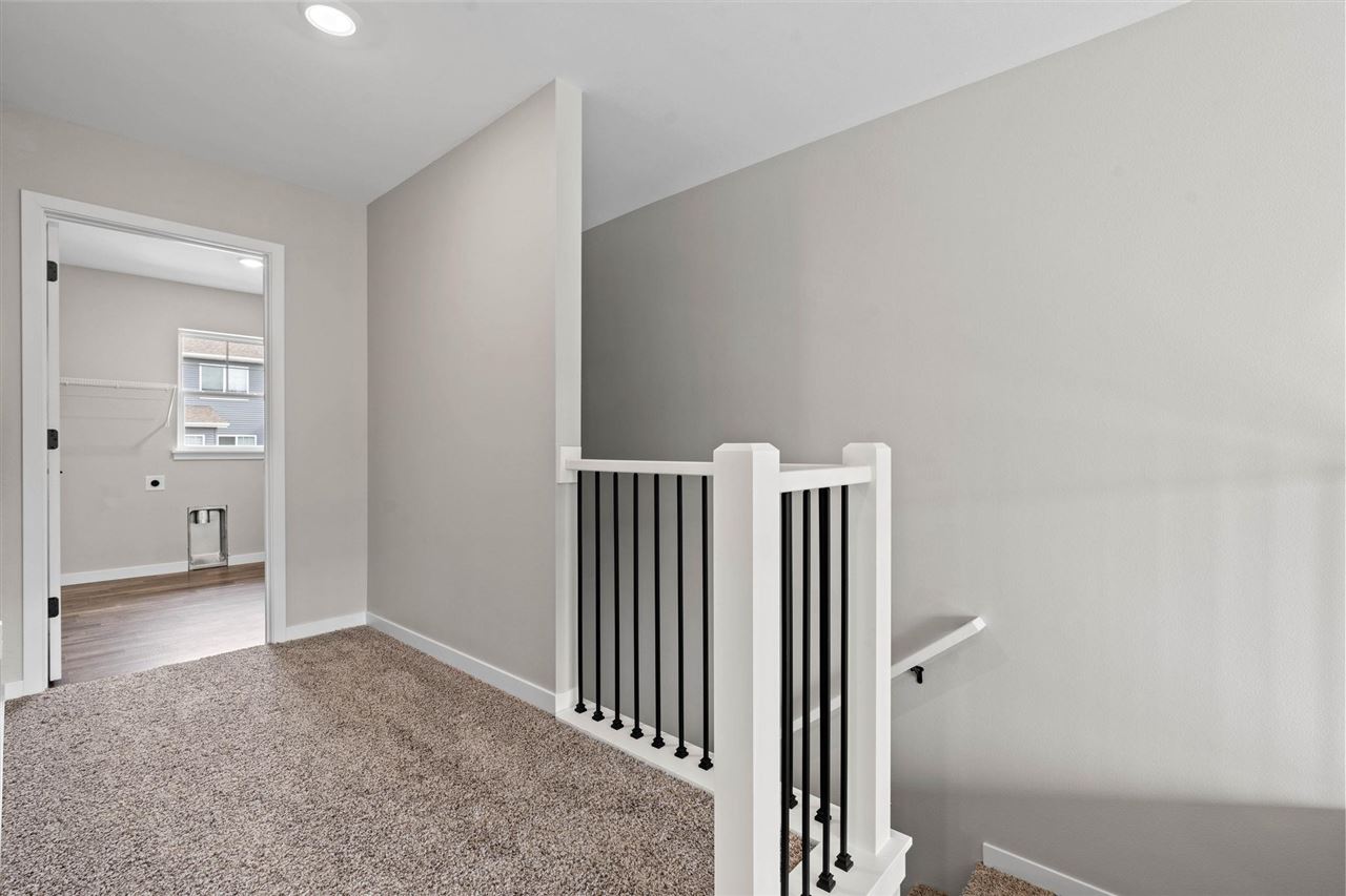 1115 Ivy Ln