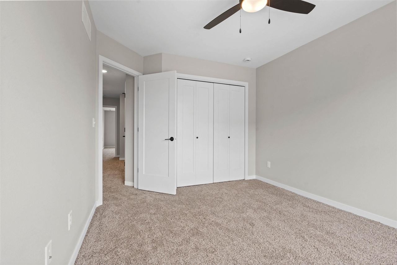 1115 Ivy Ln