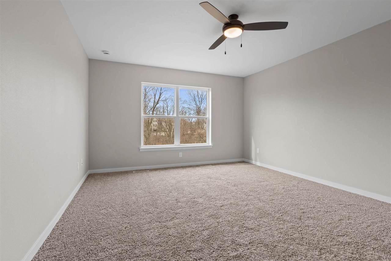 1115 Ivy Ln