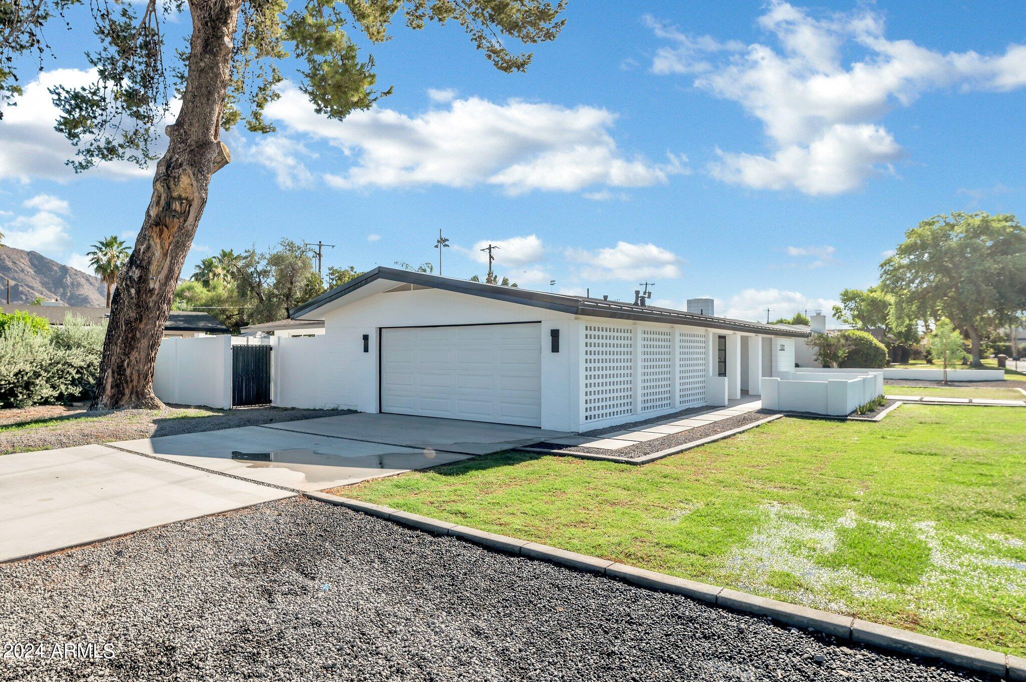 5302 E Mitchell Drive