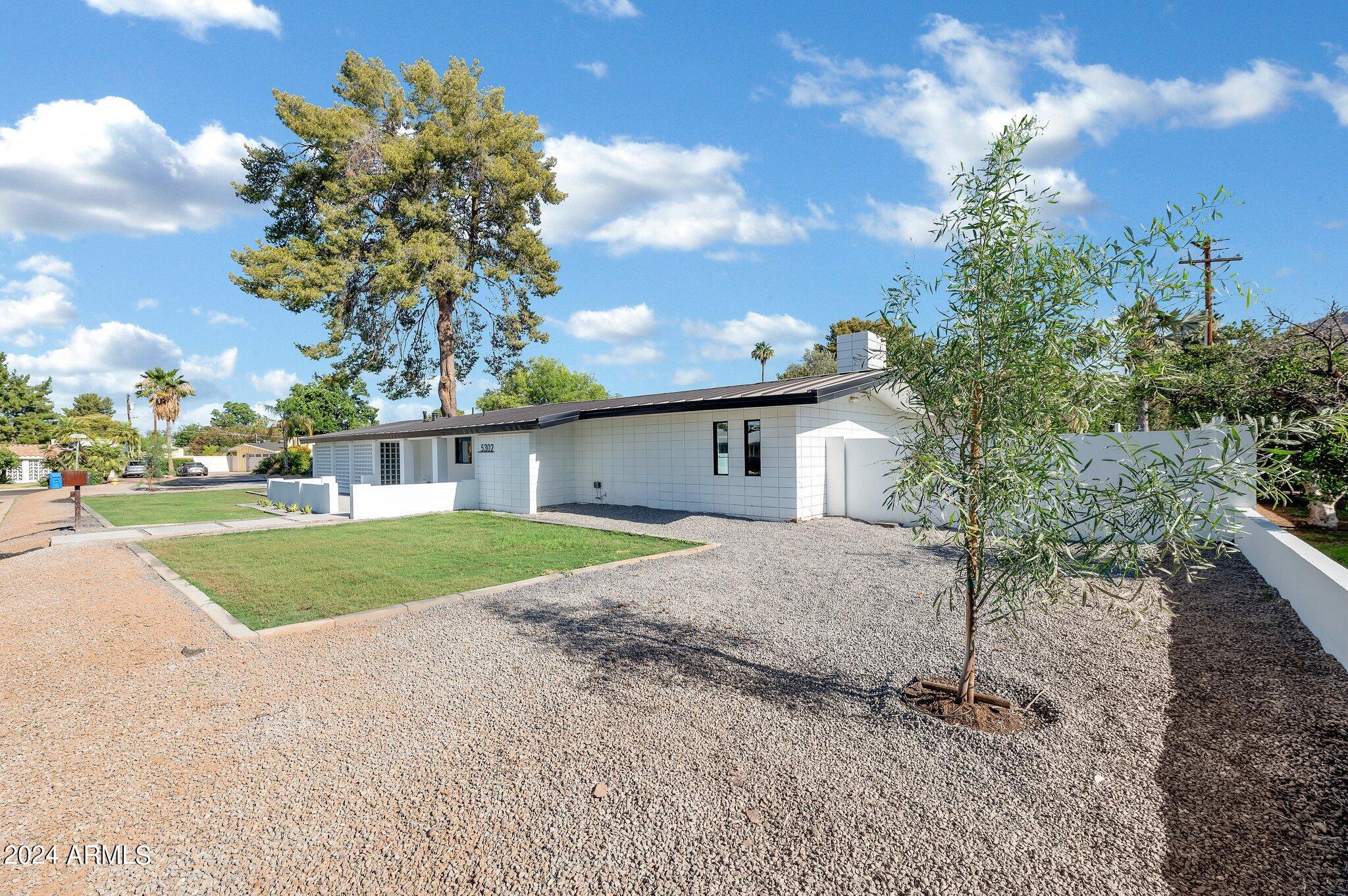 5302 E Mitchell Drive