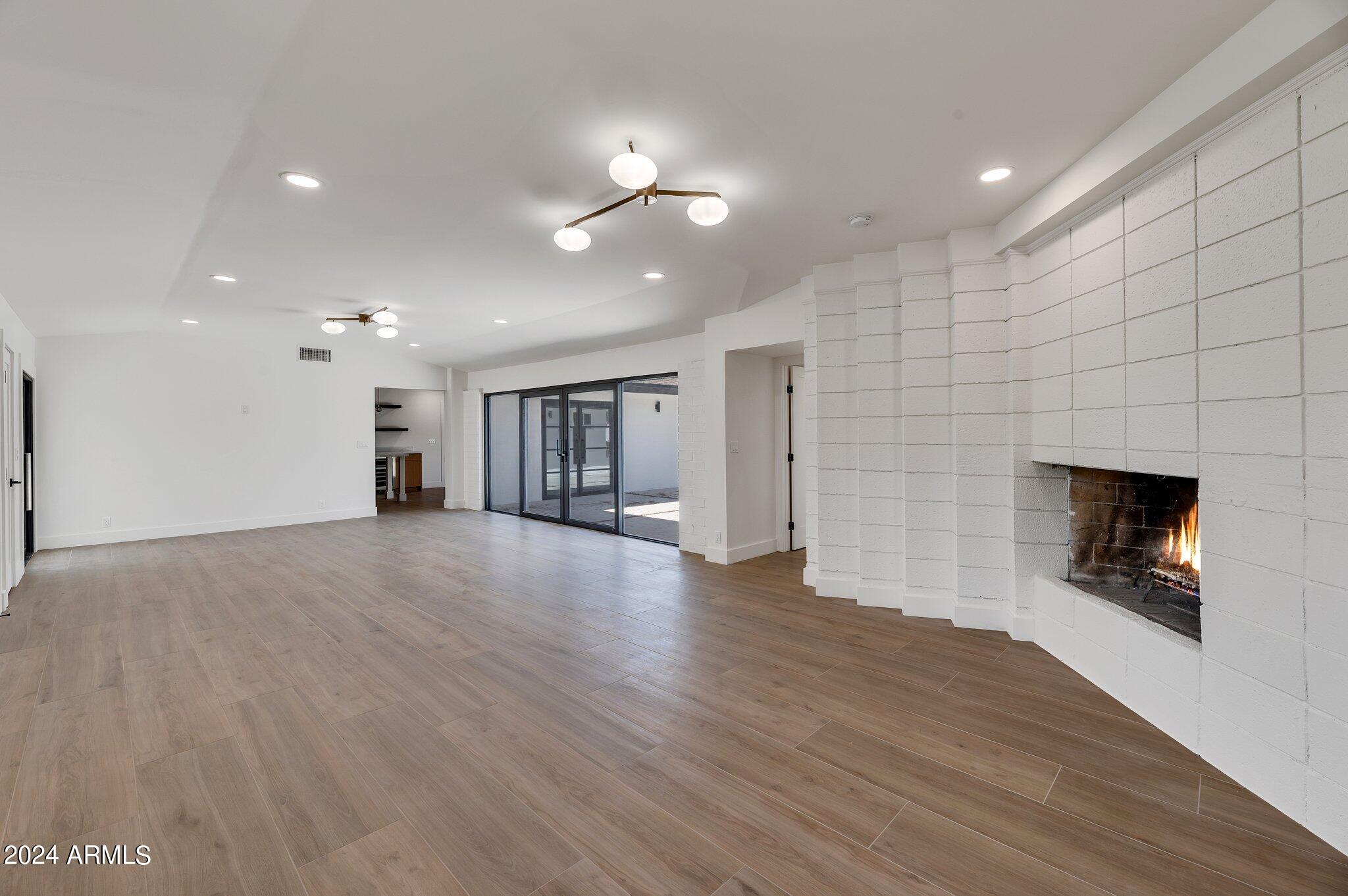 5302 E Mitchell Drive