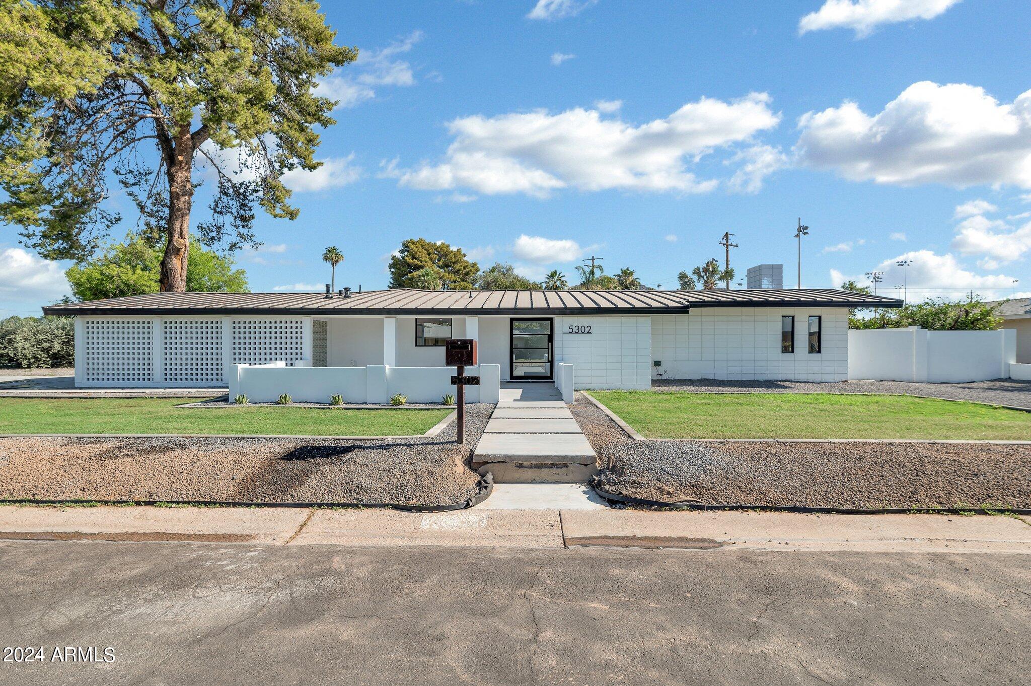 5302 E Mitchell Drive