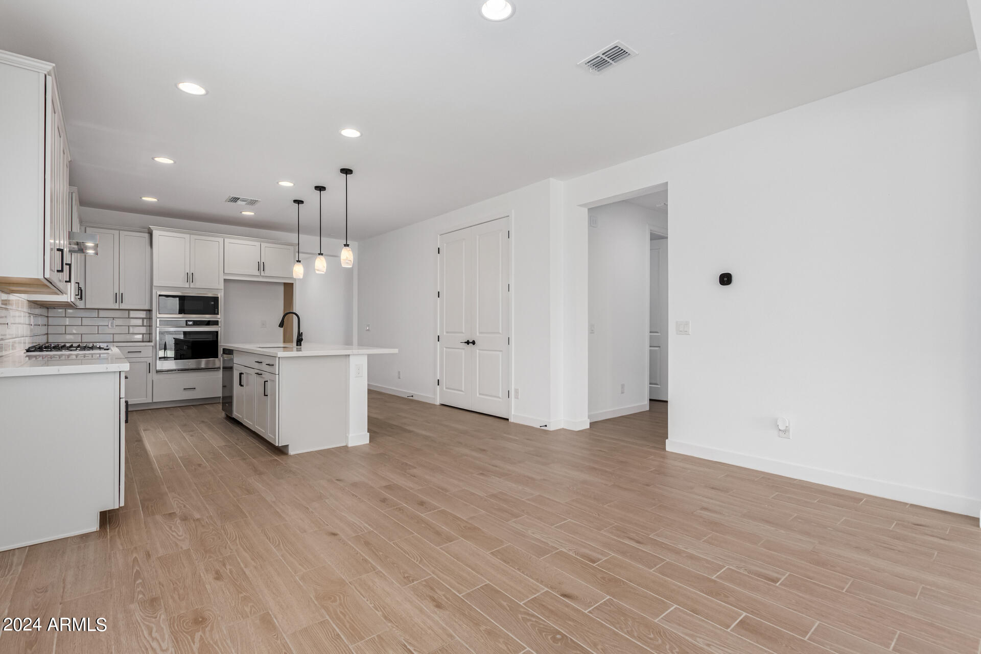 17287 W VALENTINE Street