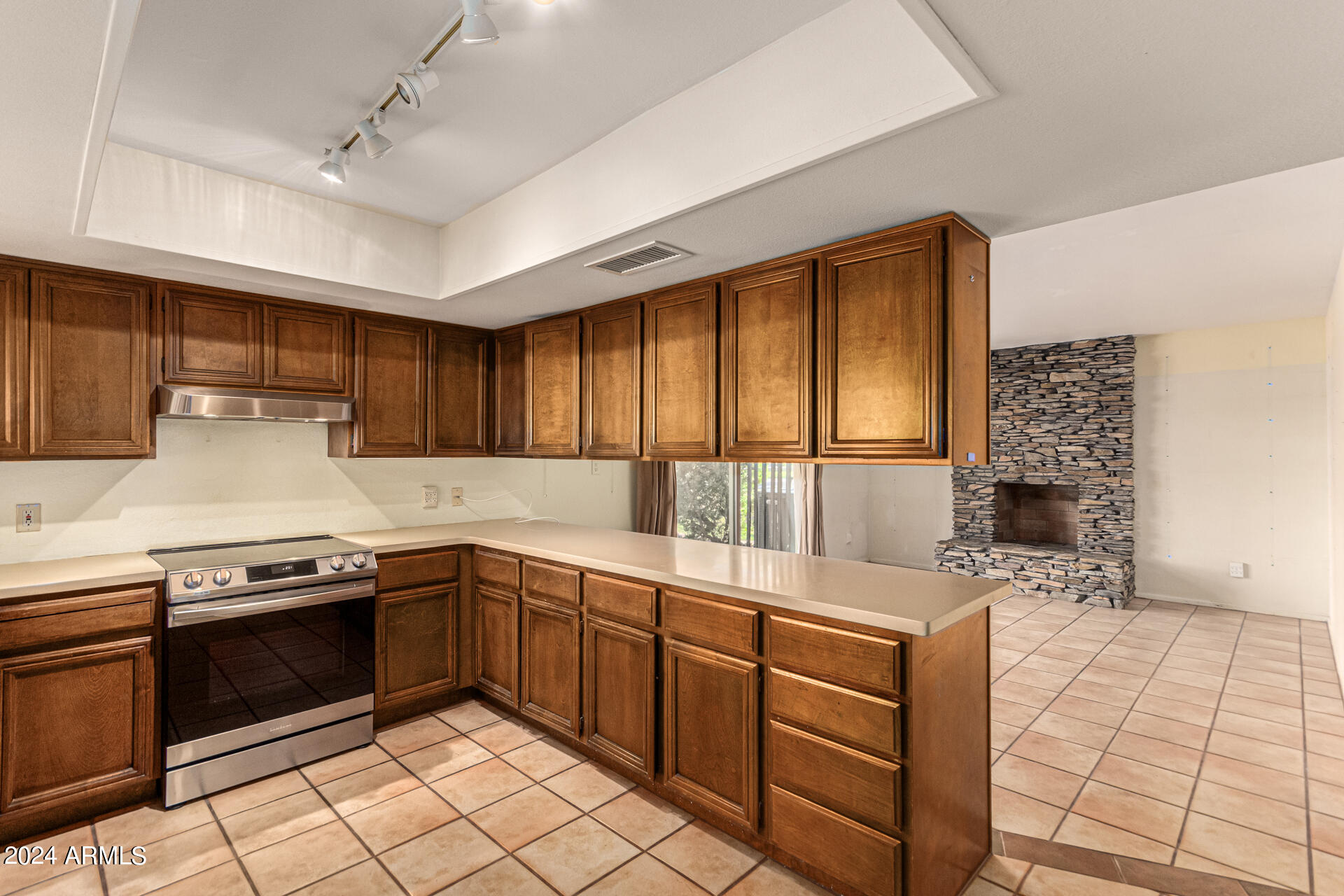 2503 N 61st Place