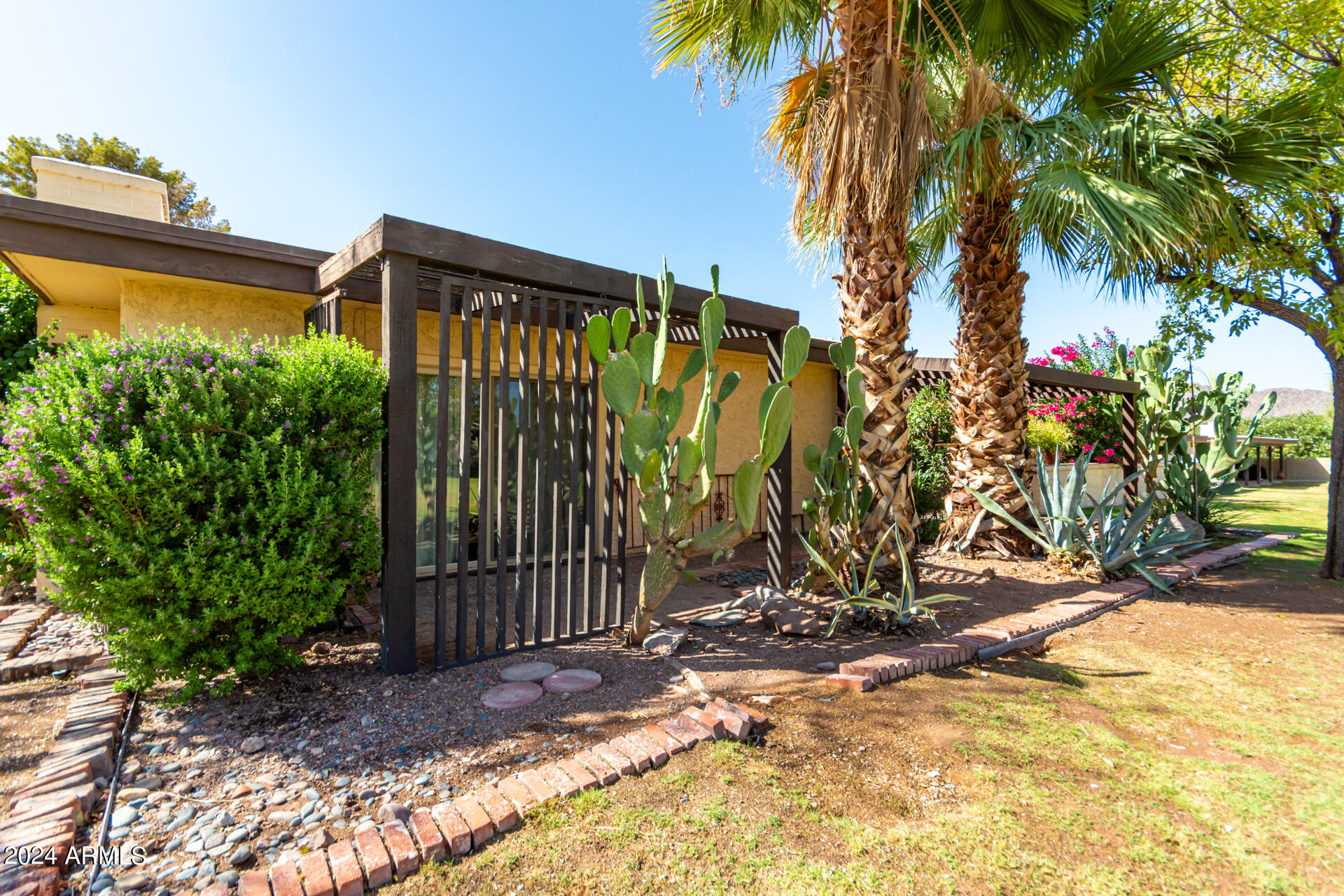 2503 N 61st Place