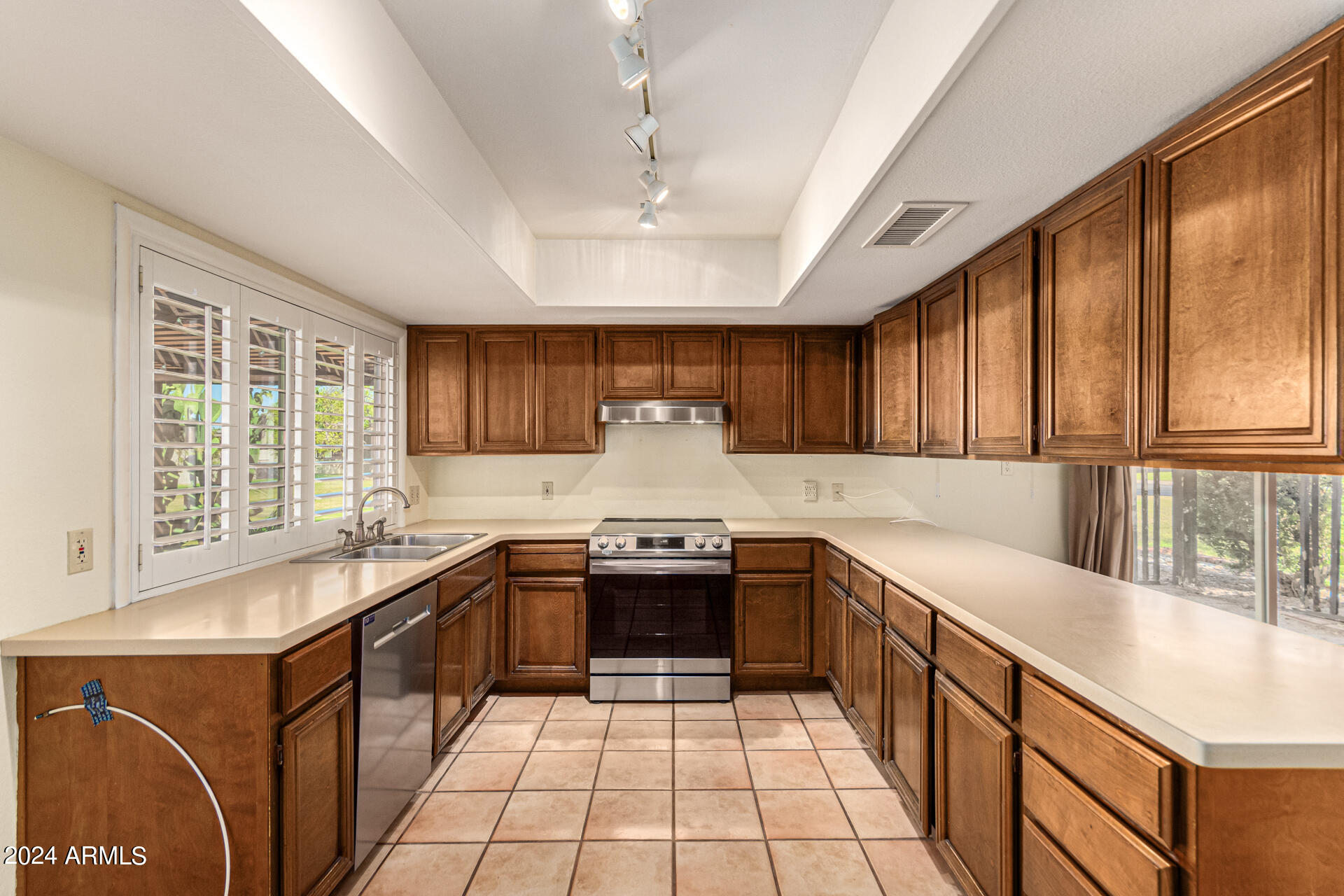 2503 N 61st Place
