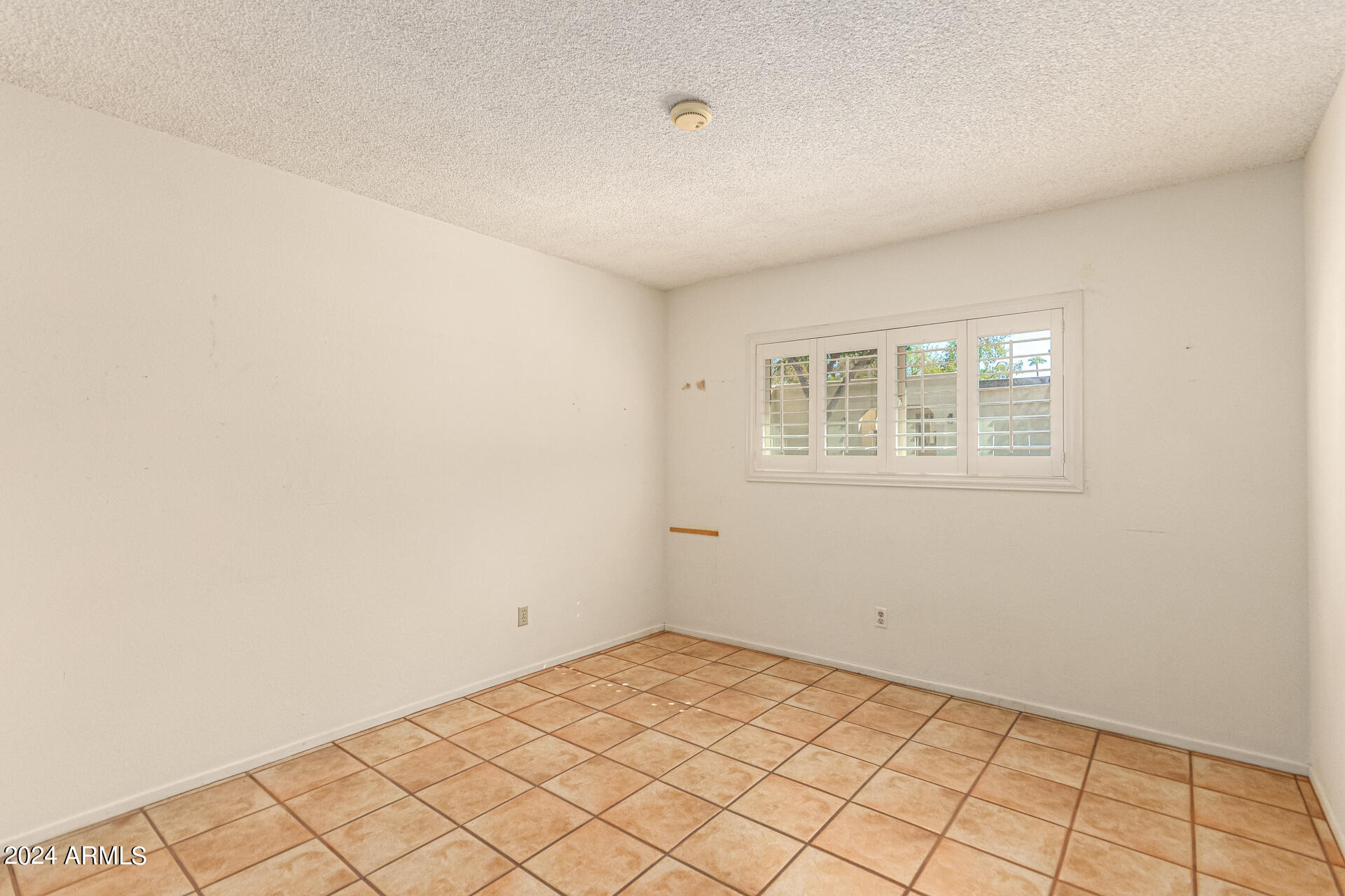 2503 N 61st Place