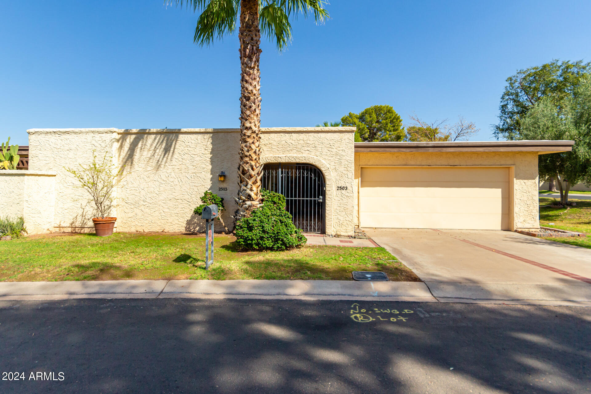 2503 N 61st Place