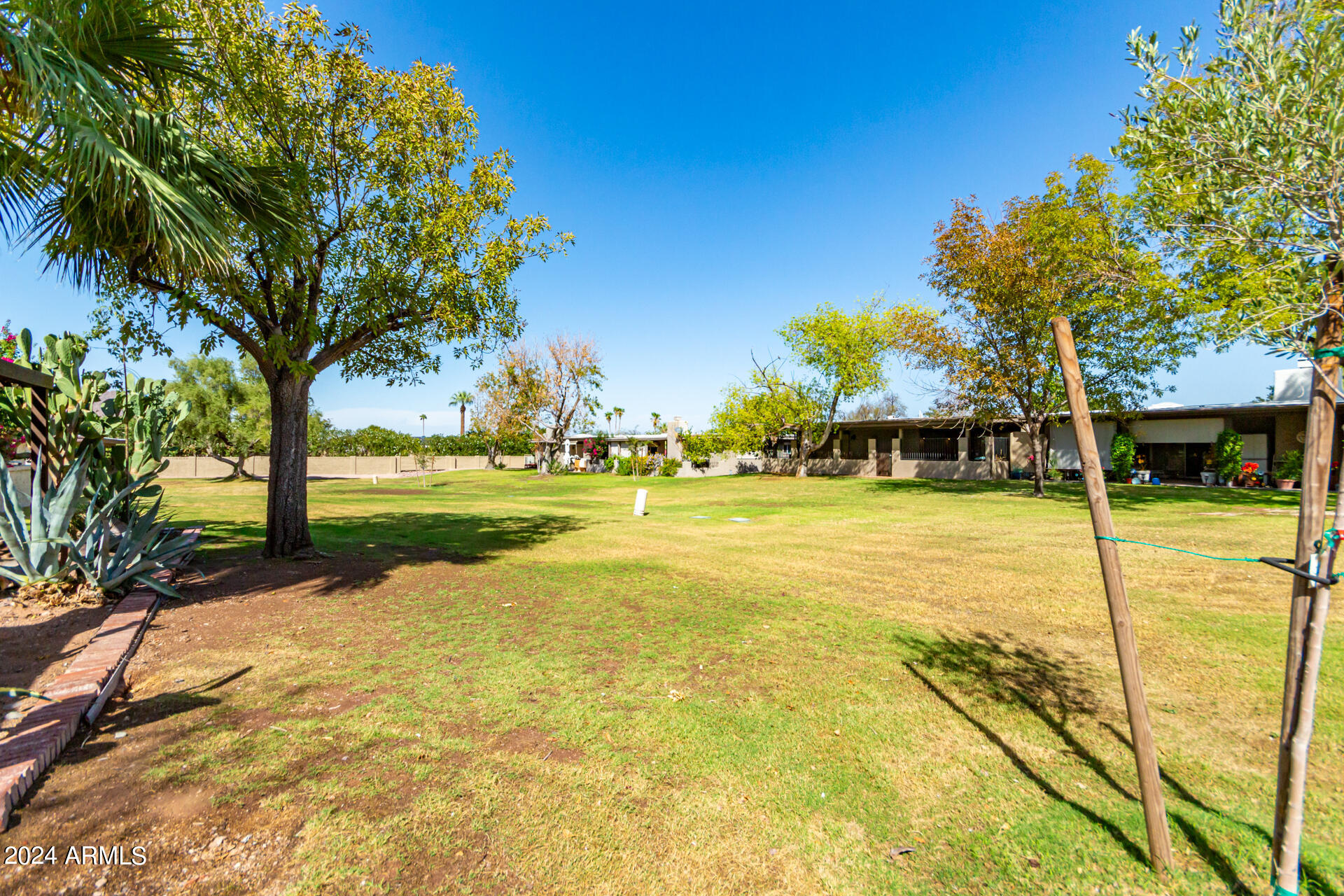 2503 N 61st Place
