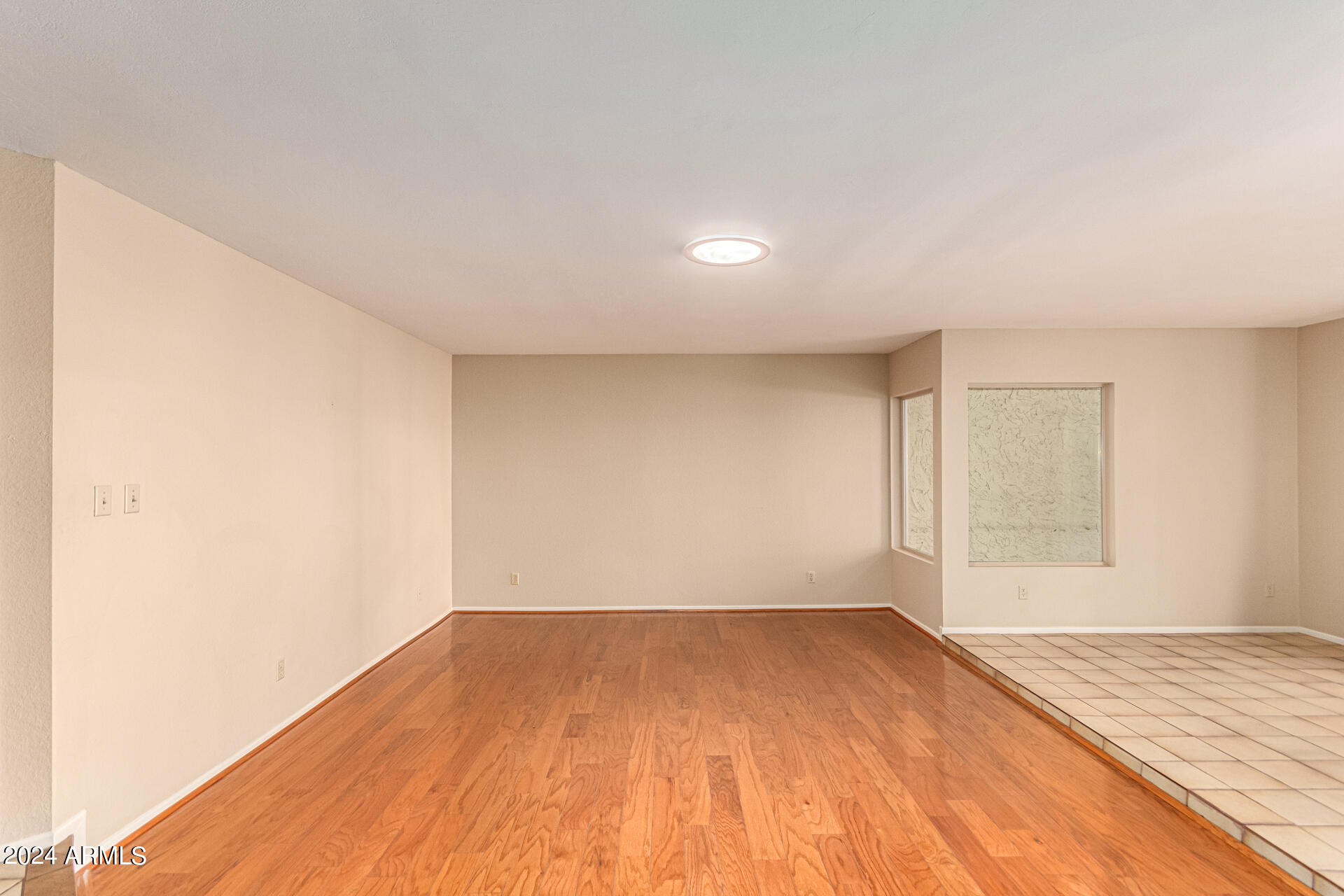 2503 N 61st Place